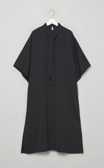 サテンワイドスリーブドレス