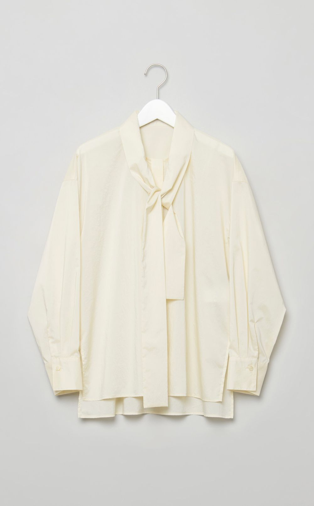 タフタボウタイブラウス