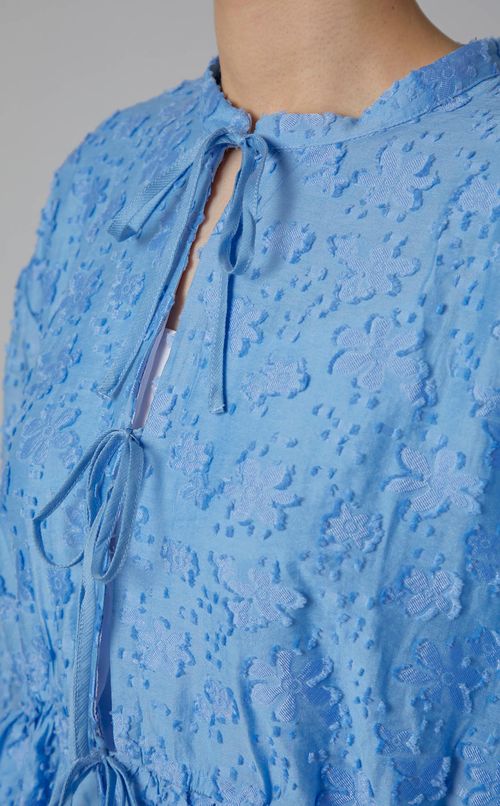 フラワージャガードフロントリボンブラウス