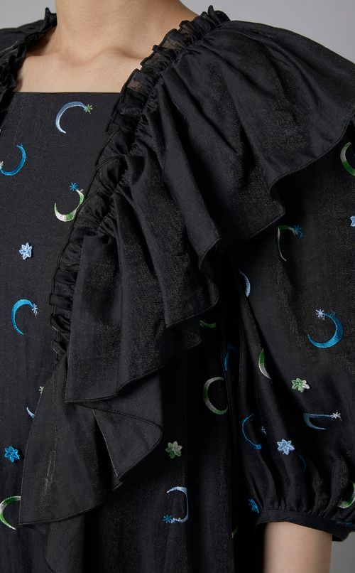 エンブロイダリーラッフルワンピース