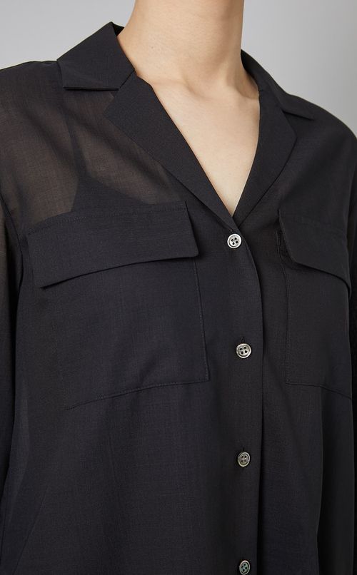 エアリーオープンカラーブラウス