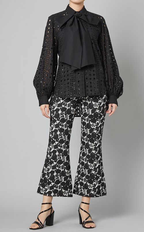 カットワークレースロングスリーブブラウス