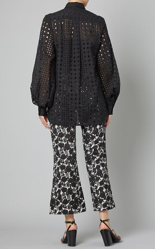 カットワークレースロングスリーブブラウス