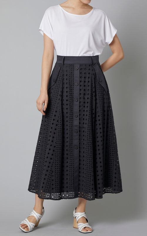 カットワークレースフレアロングスカート