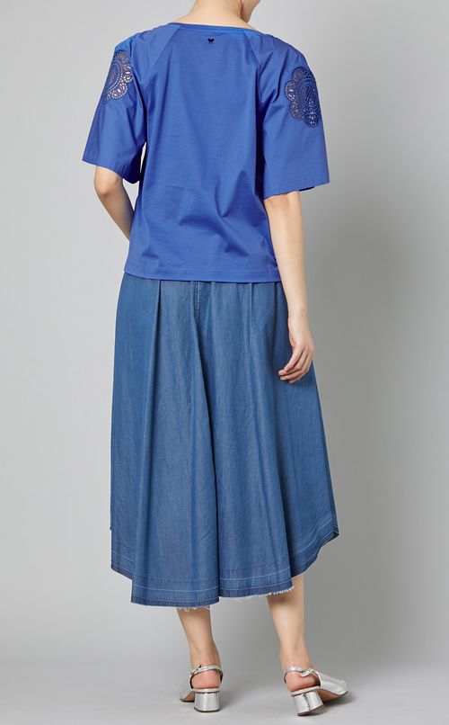 カットワークスリーブクルーネックトップス