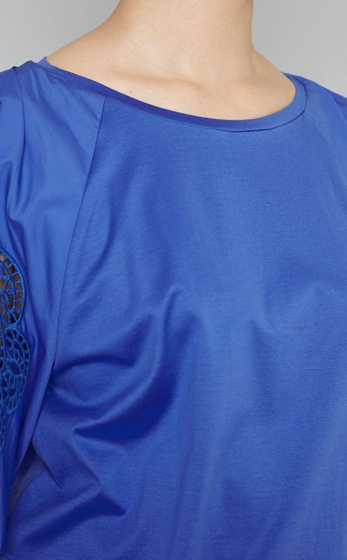 カットワークスリーブクルーネックトップス