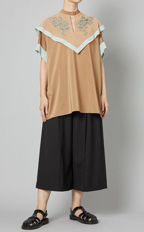 エンブロイダリーバイカラーブラウス