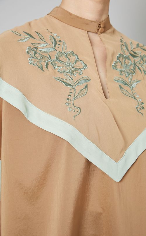 エンブロイダリーバイカラーブラウス