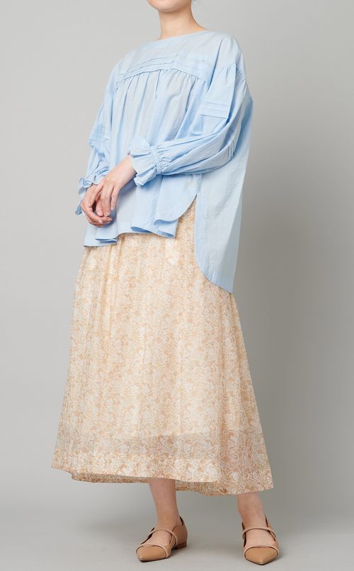 タックブラウス