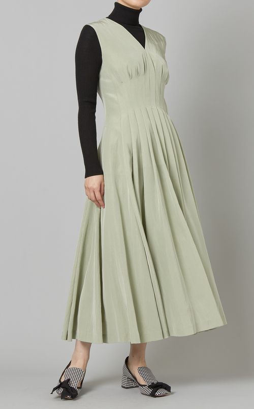 タックシェイプVネックドレス