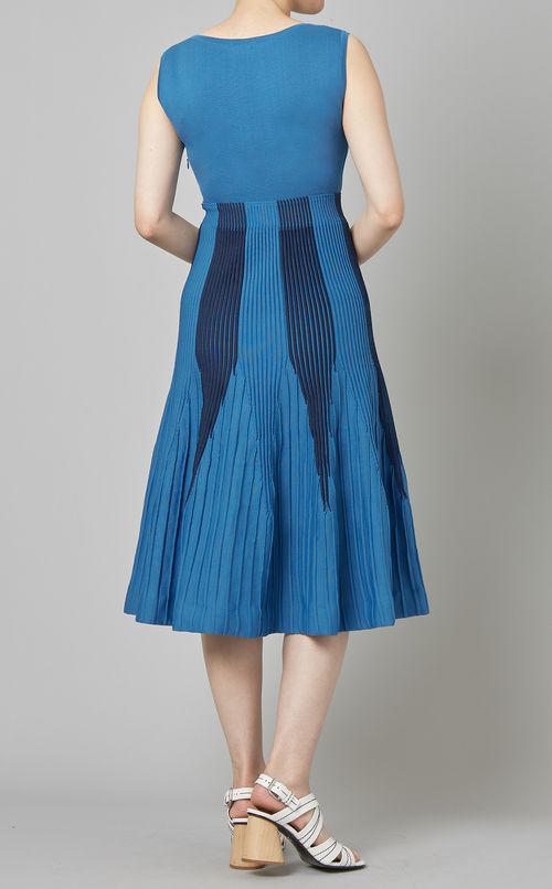 タックプリーツニットワンピース