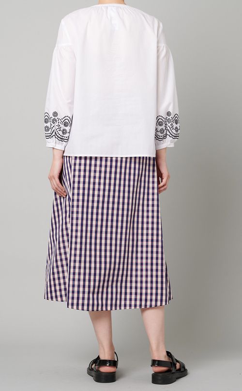 エンブロイダリーギャザーブラウス