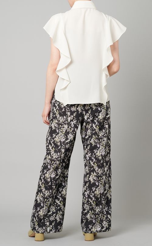 ラッフルブラウス