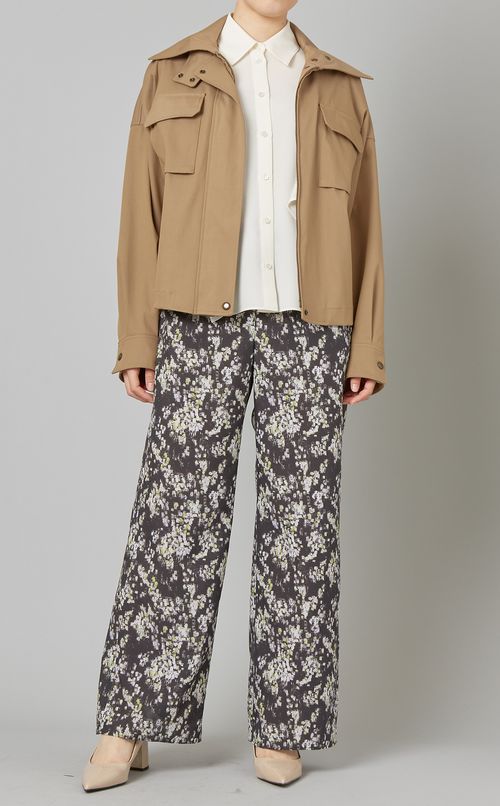 ラッフルブラウス