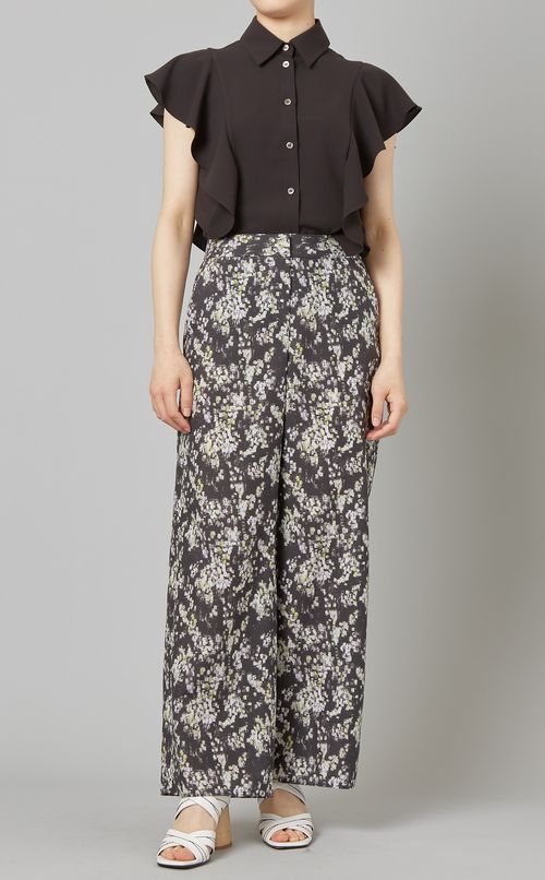 ラッフルブラウス