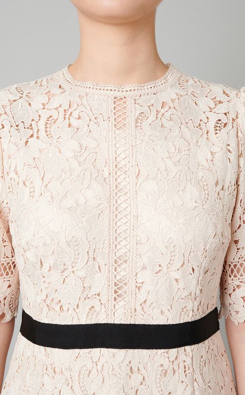 フラワーレースワンピース