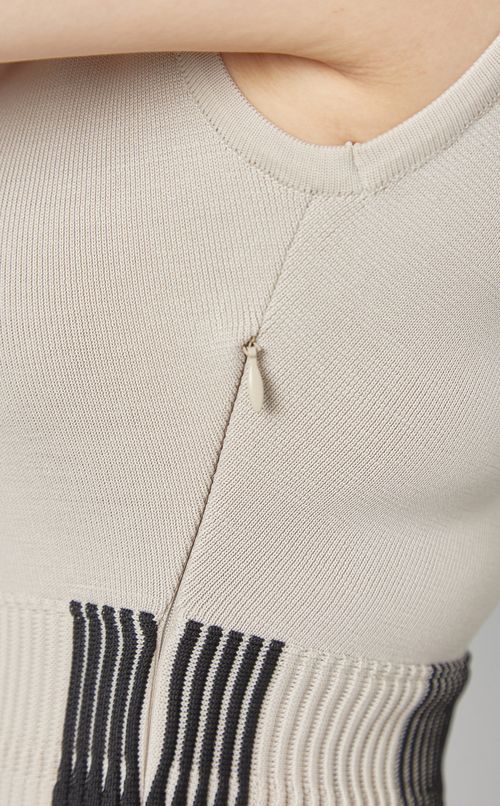 タックプリーツニットワンピース