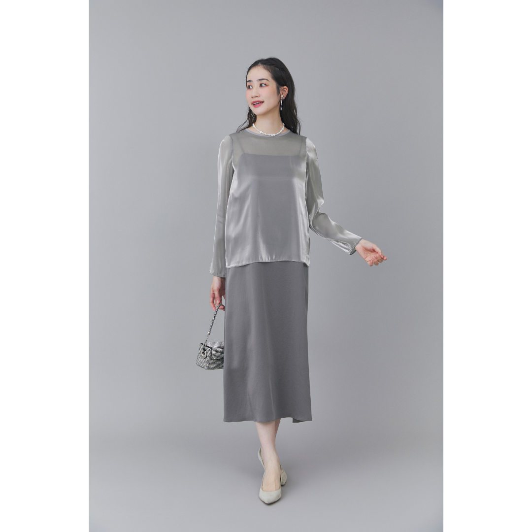 グレーのお呼ばれドレス