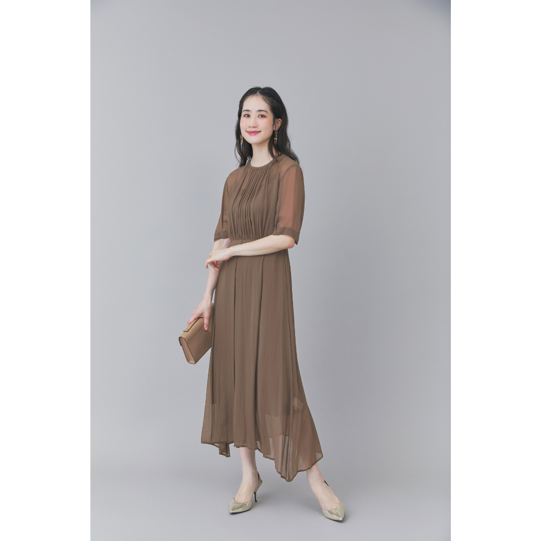 ブラウンのお呼ばれドレス