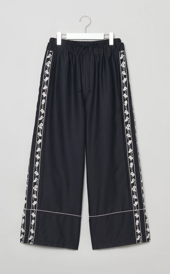 スミレ刺繍ロングパンツ