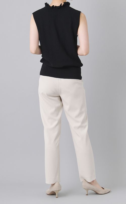 テーパードシルエットパンツ