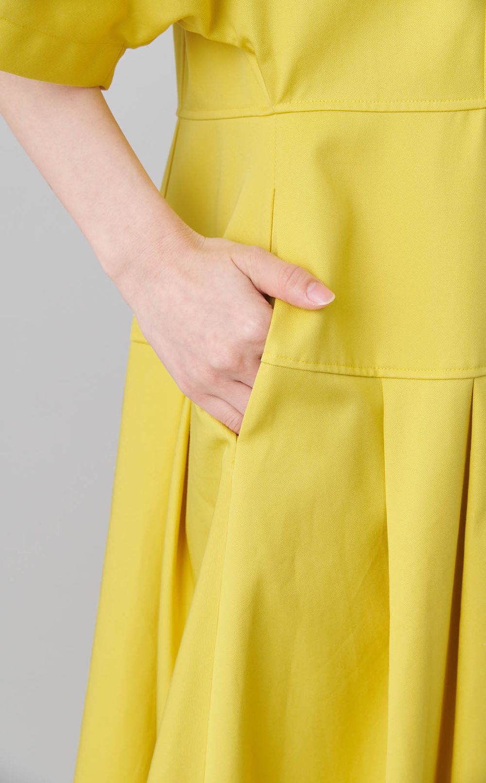 コットンツイルVネックワンピース