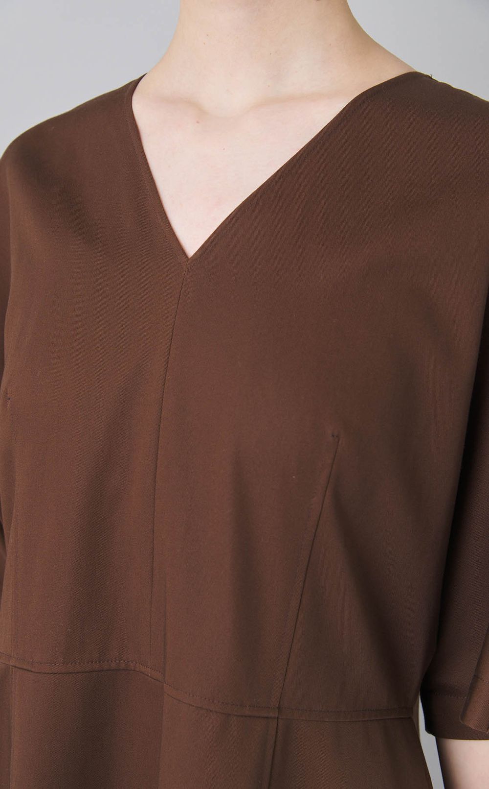 コットンツイルVネックワンピース