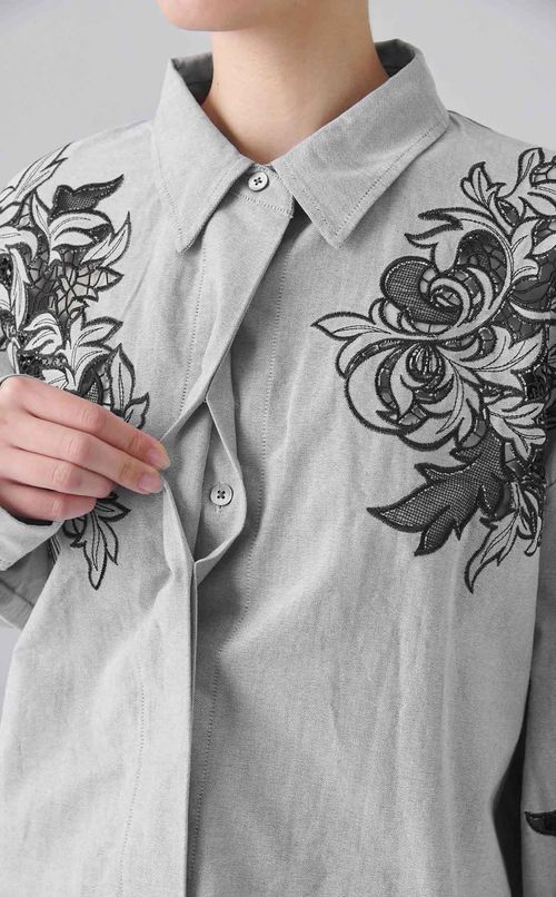 エンブロイダリーオーバーシャツ