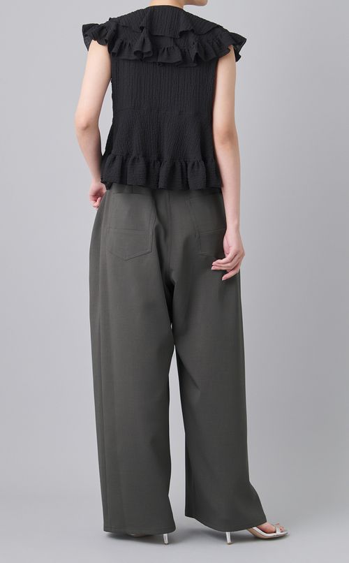 ペプラムフリルブラウス