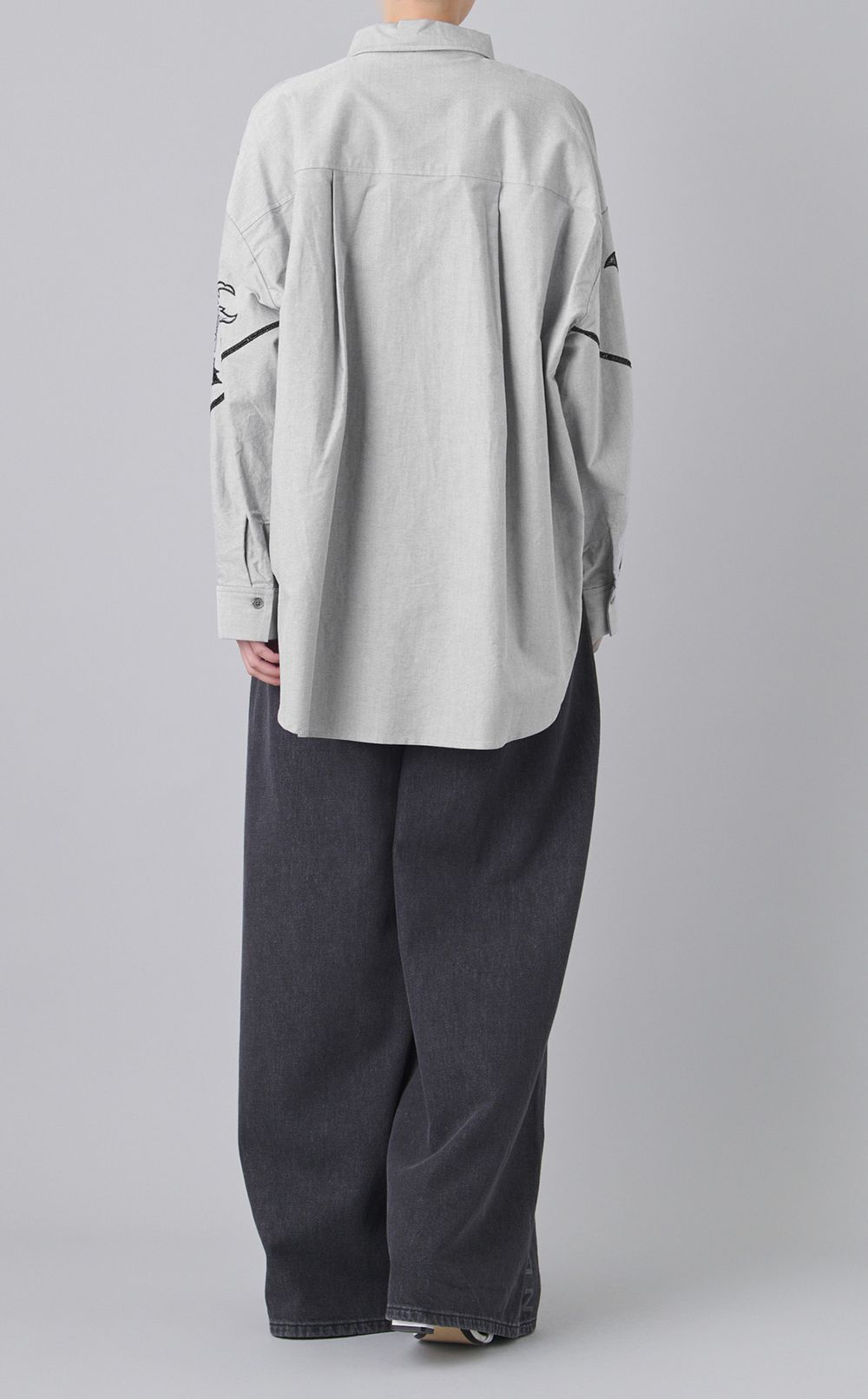 エンブロイダリーオーバーシャツ