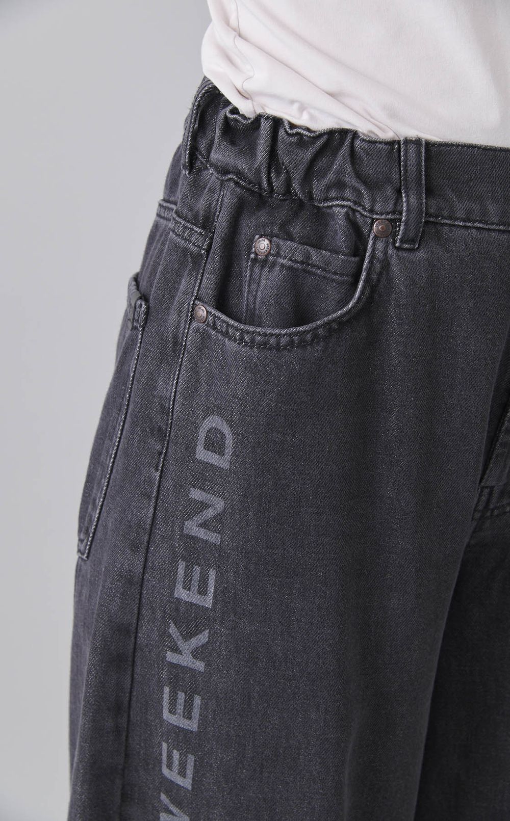 ウォッシュドブラックデニムパンツ