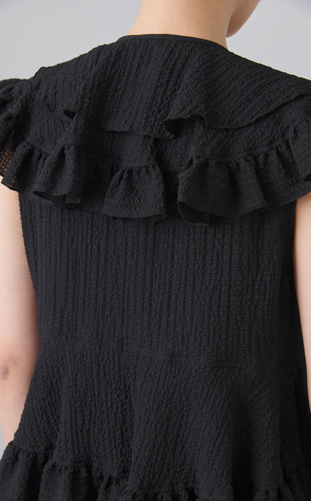 ペプラムフリルブラウス