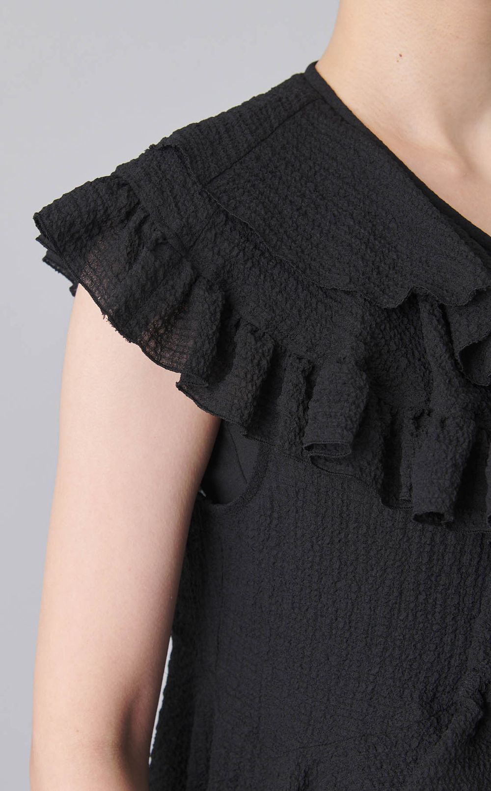 ペプラムフリルブラウス