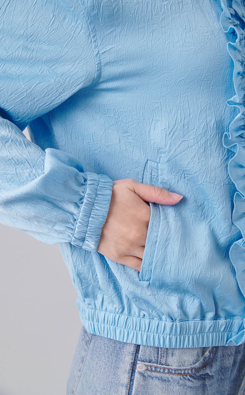 フリルフロントライトジップブルゾン