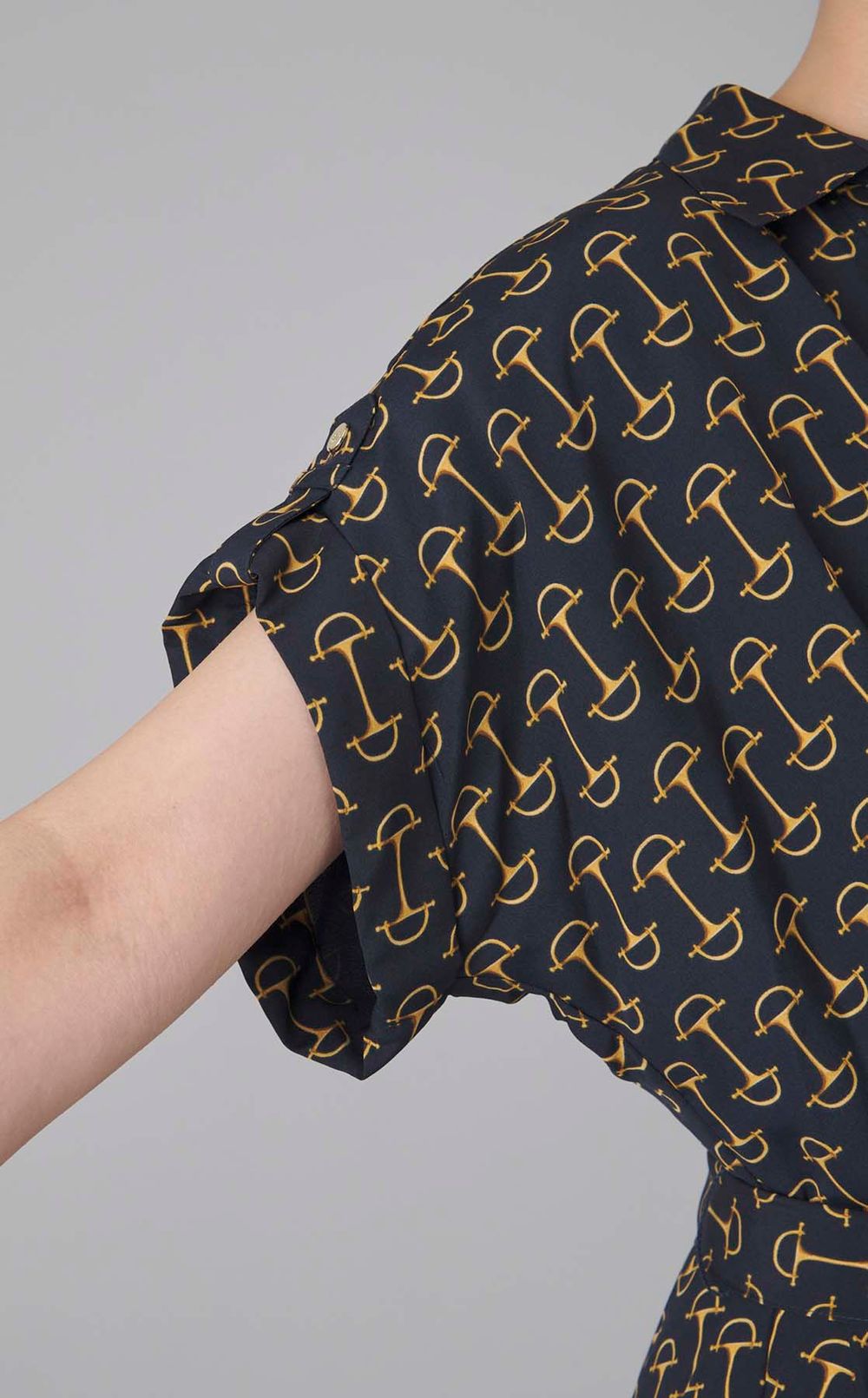 プリントベルテッドクレープドレス