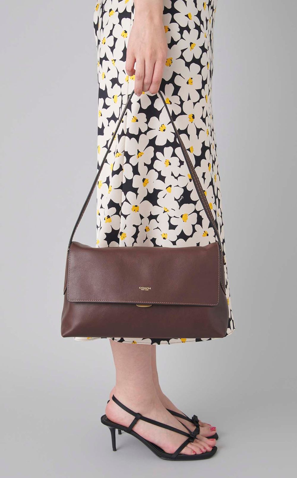 チェルシーレザーミディショルダーバッグ