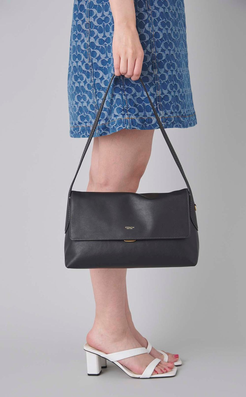 チェルシーレザーミディショルダーバッグ