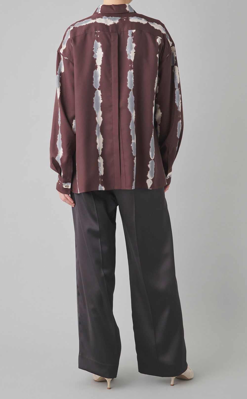 プリントツイルバックスリットシャツ