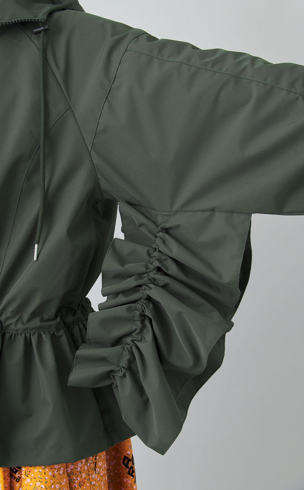 撥水加工ギャザーナイロンブルゾン
