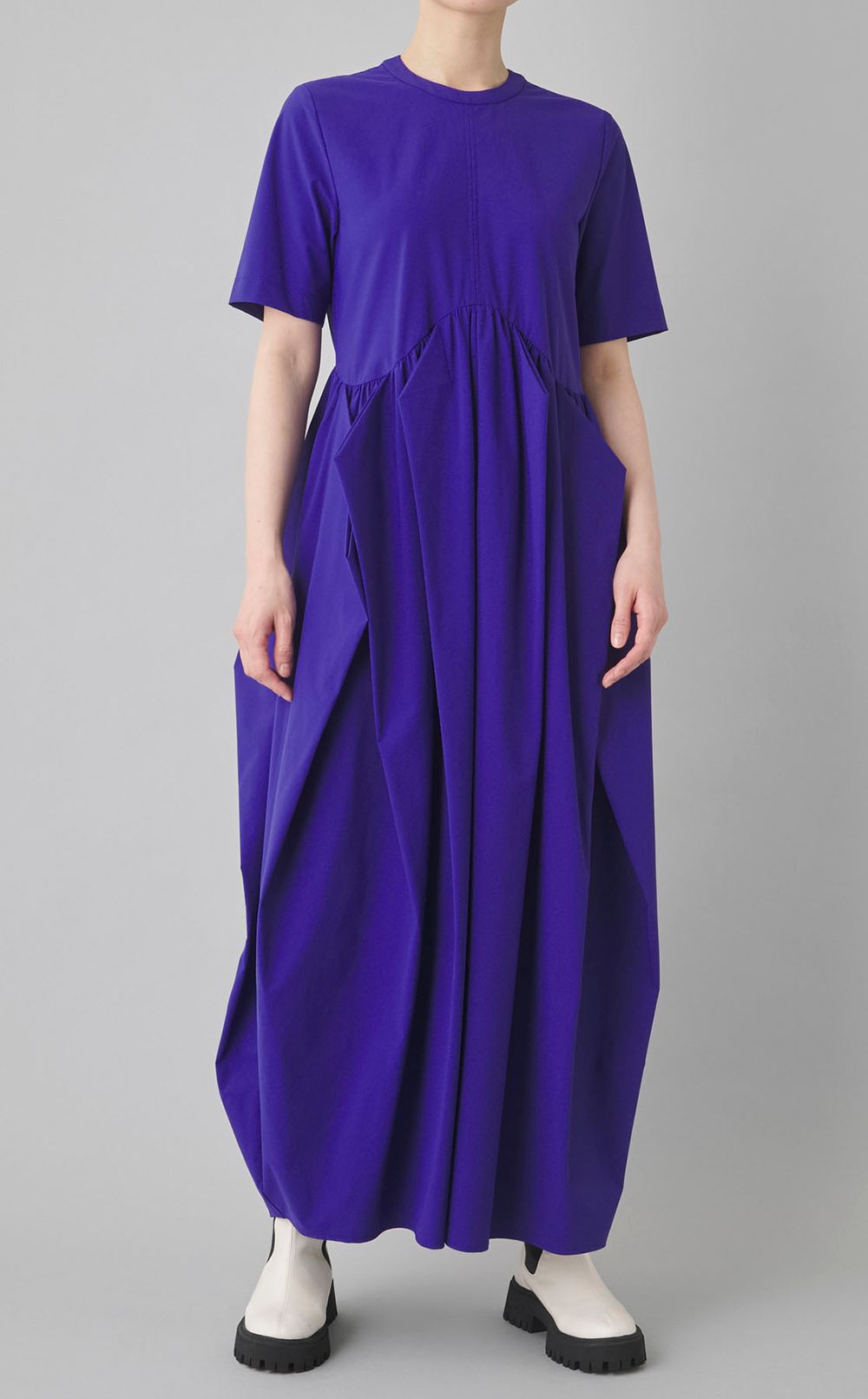 カーブラインタックワンピース