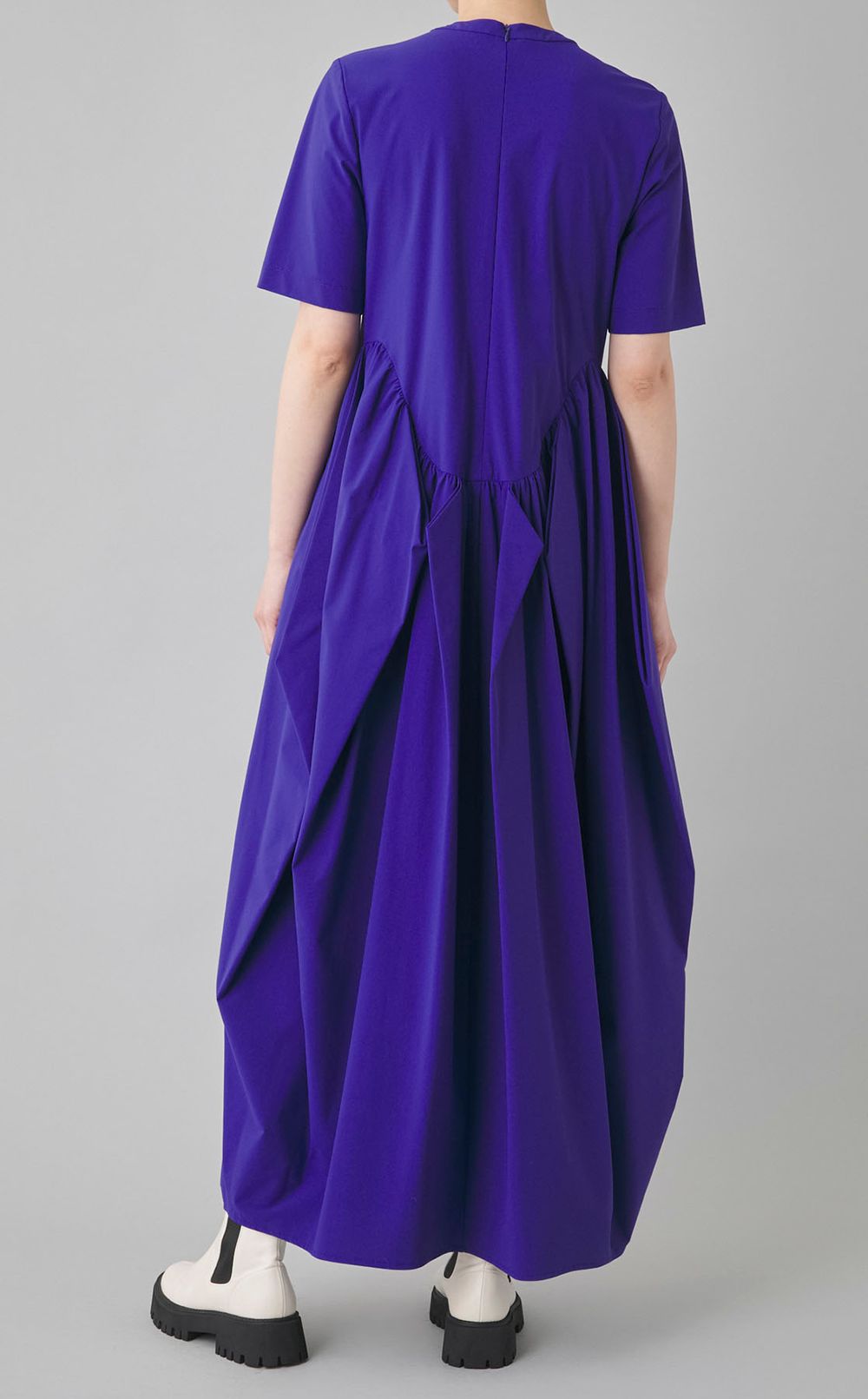 カーブラインタックワンピース