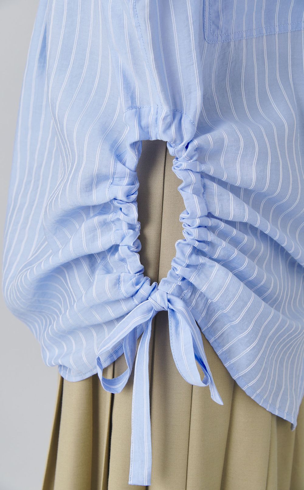 サイドギャザーバンドカラーシャツ