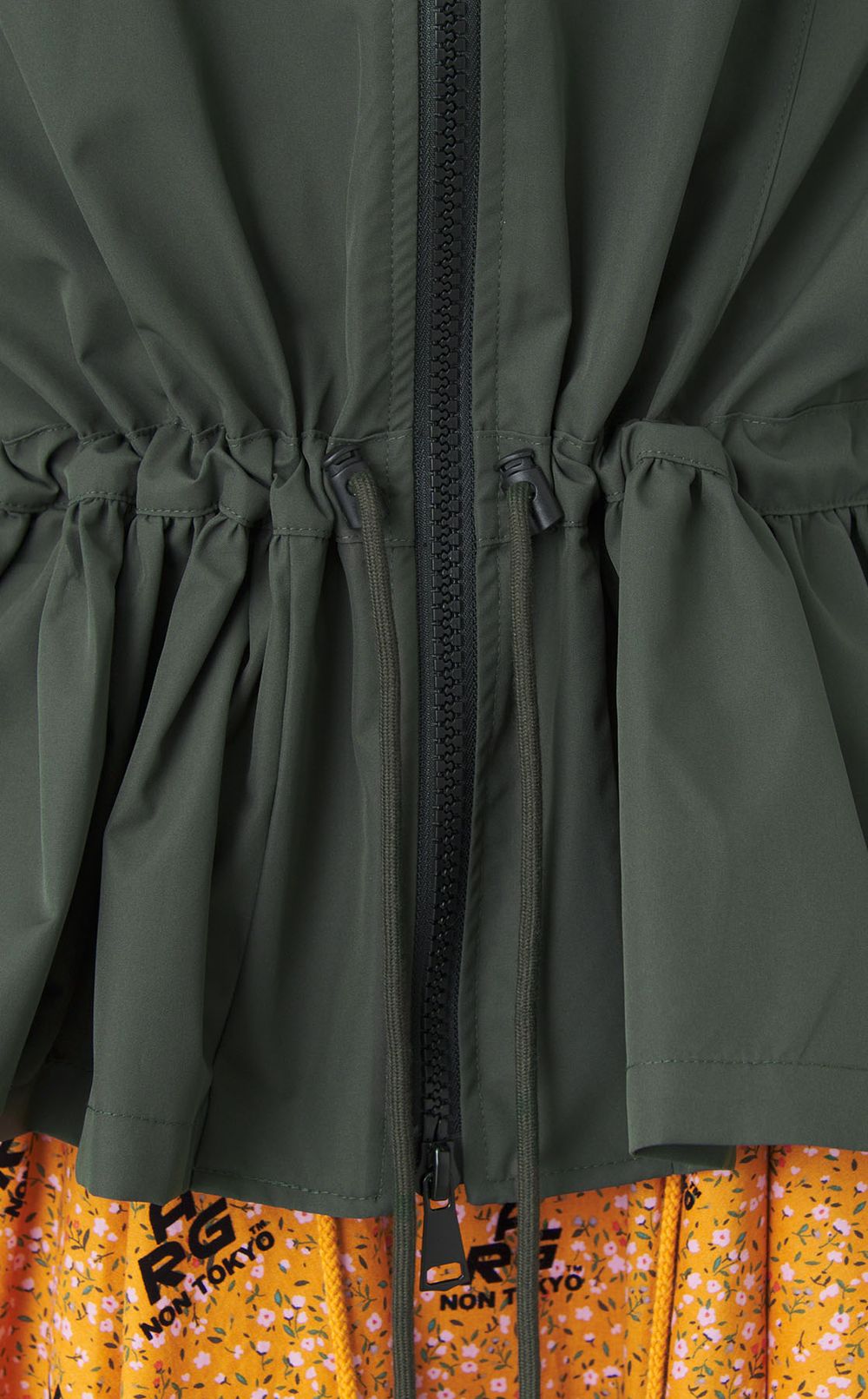 撥水加工ギャザーナイロンブルゾン