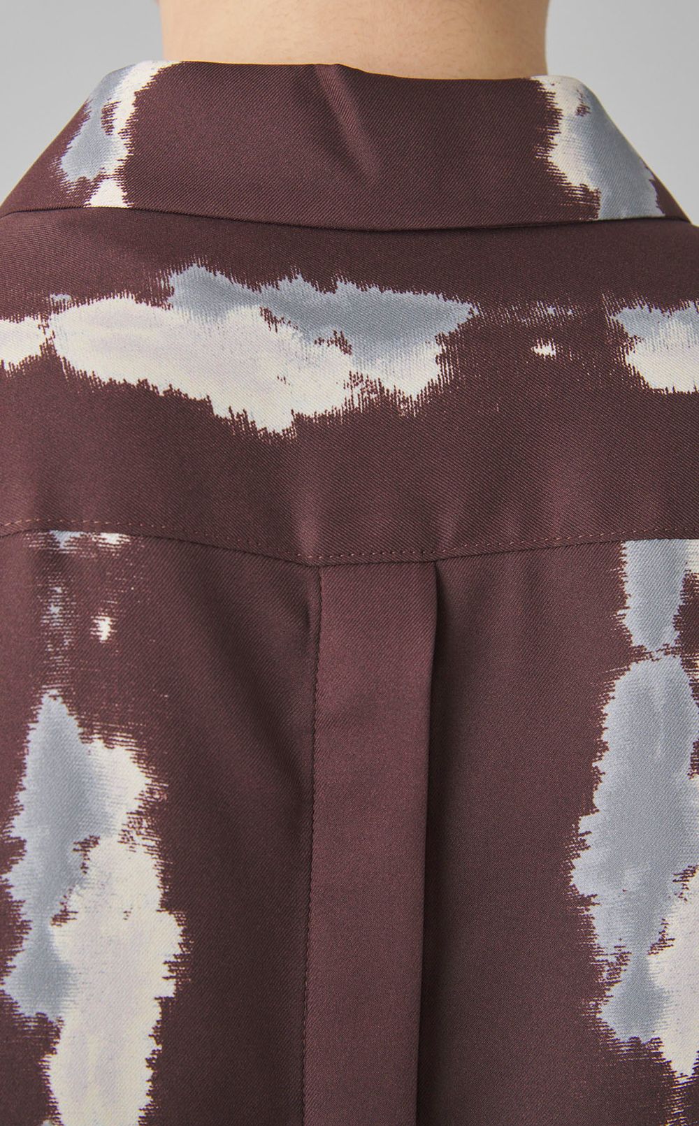 プリントツイルバックスリットシャツ