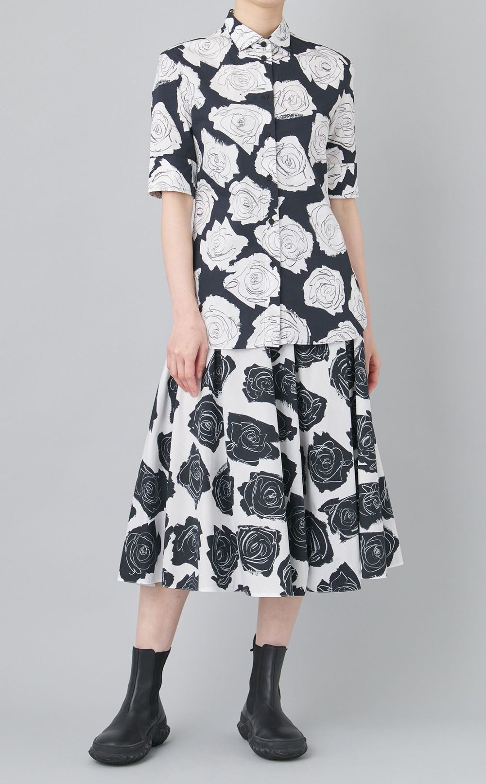 ローズプリントミディフレアスカー卜