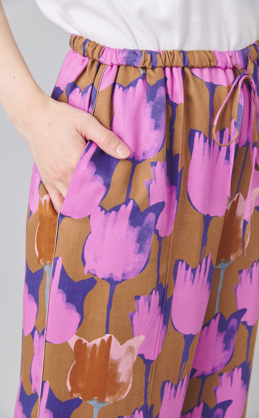 フラワープリントピンタックパンツ