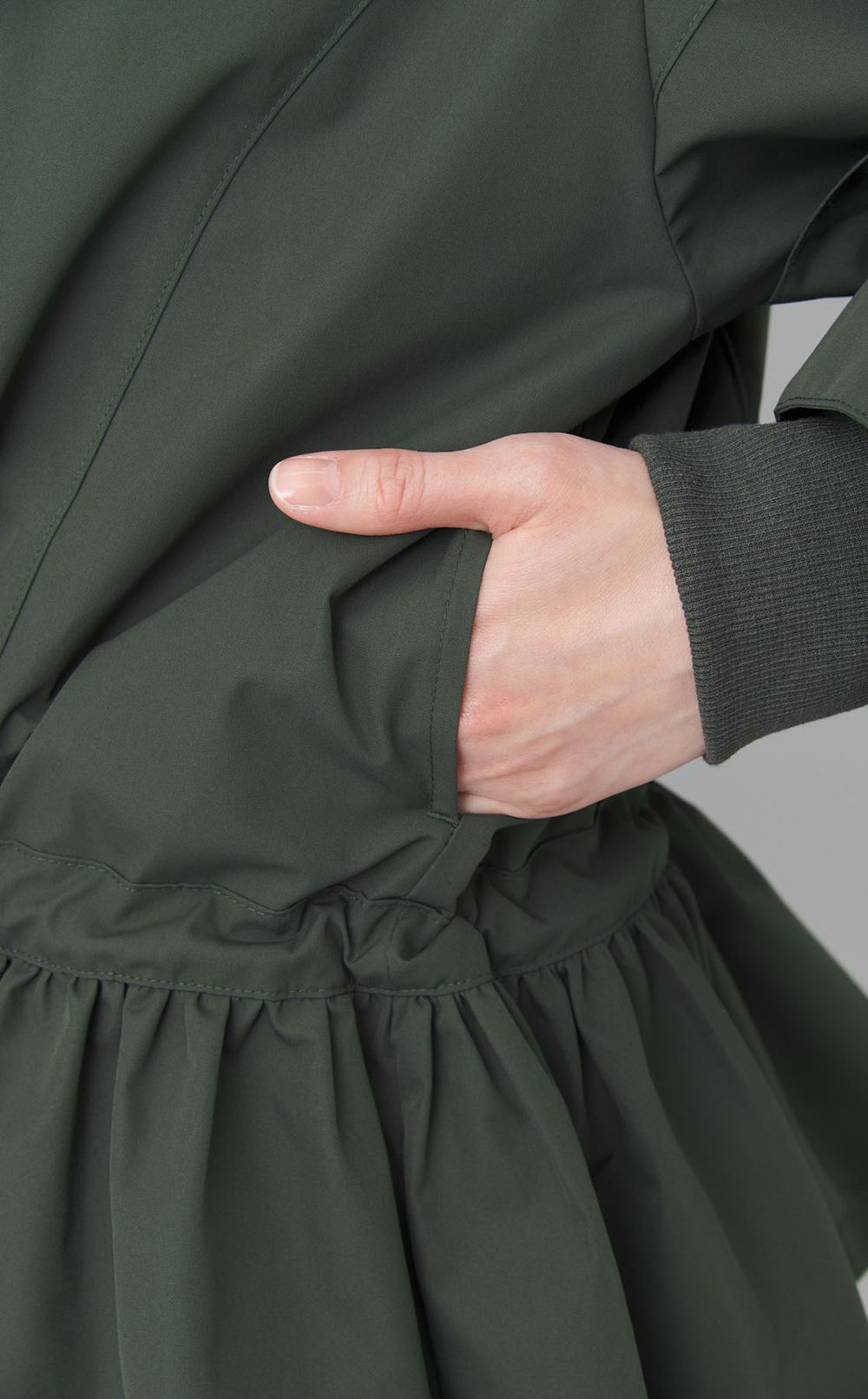 撥水加工ギャザーナイロンブルゾン