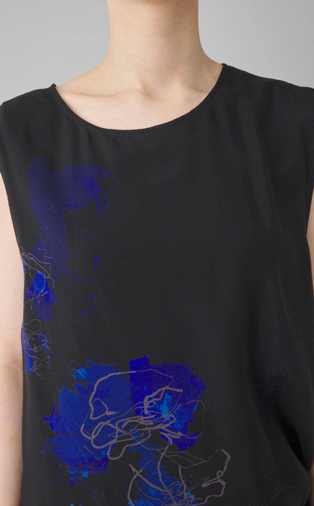 フラワープリントドレープトップス