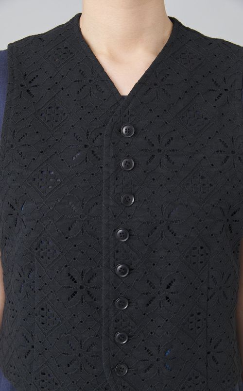 コットンレースノーカラーベスト