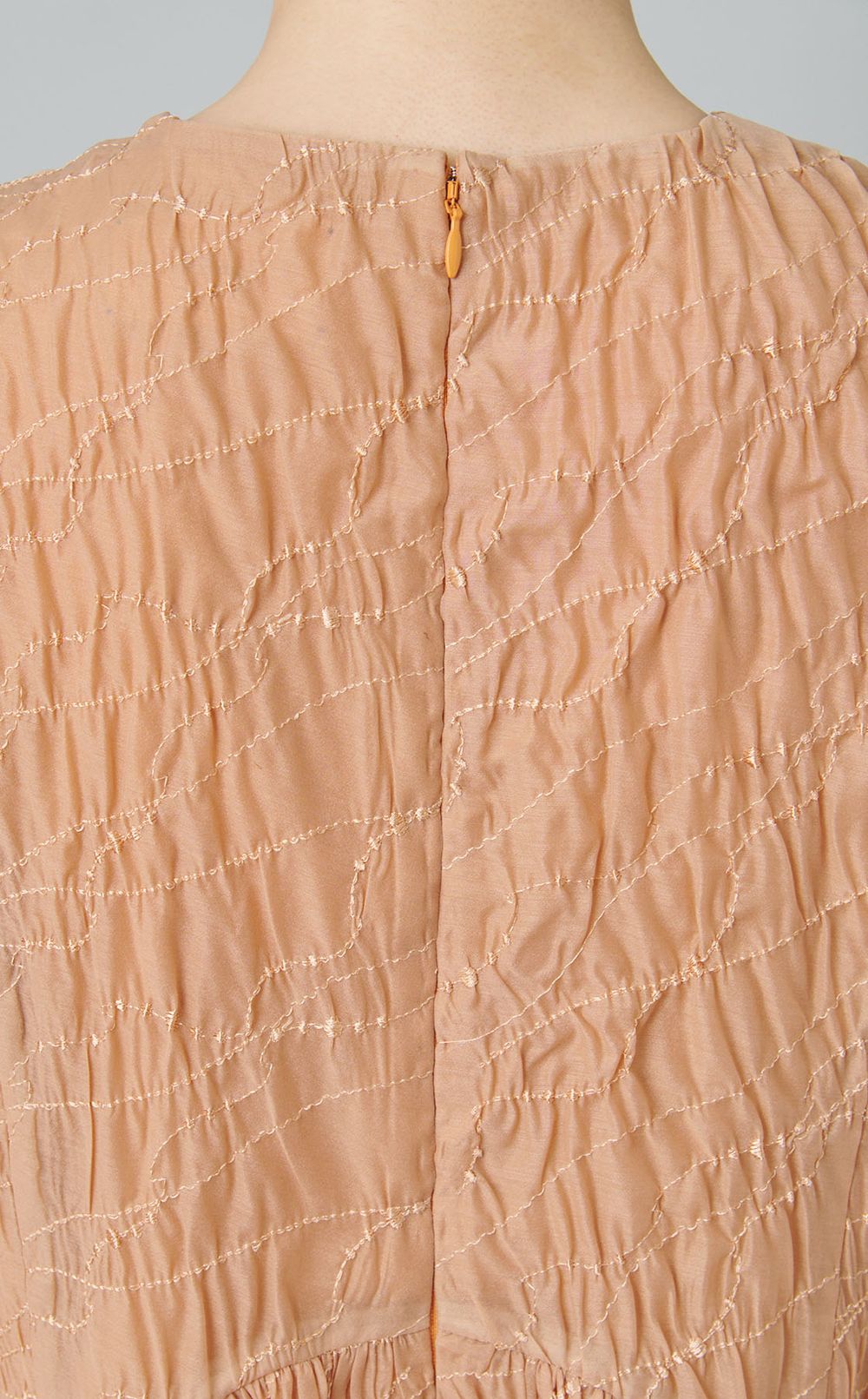 メッシュエンブロイダリーバルーンドレス